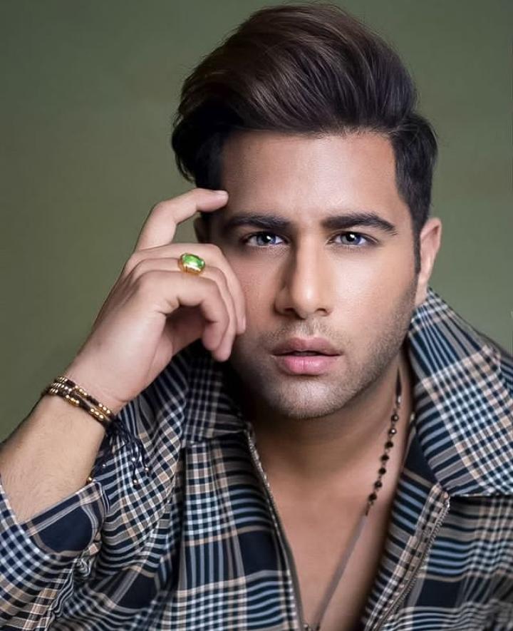 Rajiv Adatia Biography, Age, Height, Wiki, Girlfriend, Father, Family, Wife, Education, Career, Net Worth, Photos & More